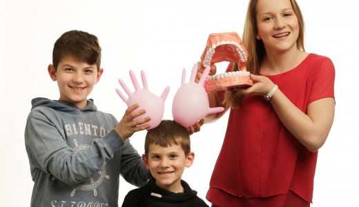 [:hu]Fogszabályozás gumikesztyűfülűeknek is:)[:en]Alternative use of rubber gloves[:de]Alternativer Gebrauch von Gummihandschuhen[:]