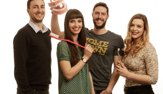[:hu]Fogkefével is felszabadultan[:en]We love toothbrush:)[:de]Wir lieben Zahnbürste:)
[:]